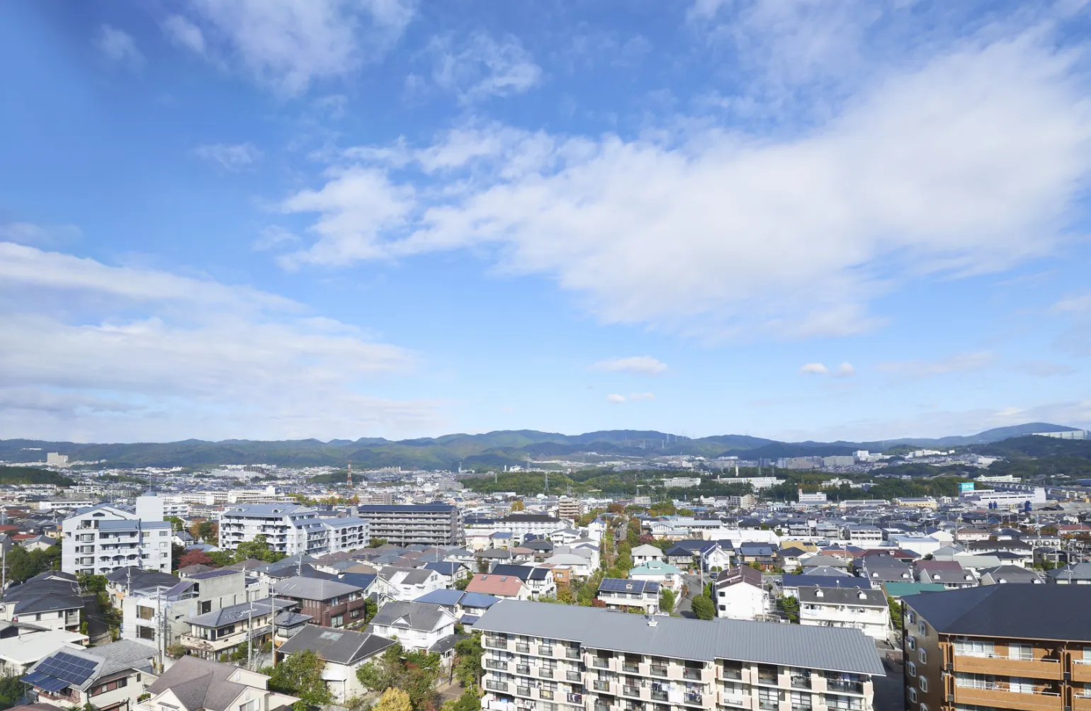 箕面の山を望む景色の画像